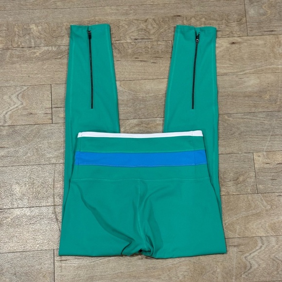 NWOT Vuori Green Leggings with Zipper Bottoms Size Small - Picture 3 of 4